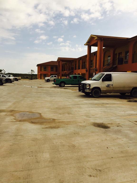 Texan Inn And Suites Tilden エクステリア 写真