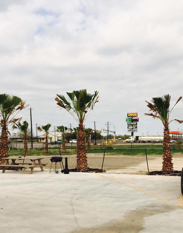 Texan Inn And Suites Tilden エクステリア 写真