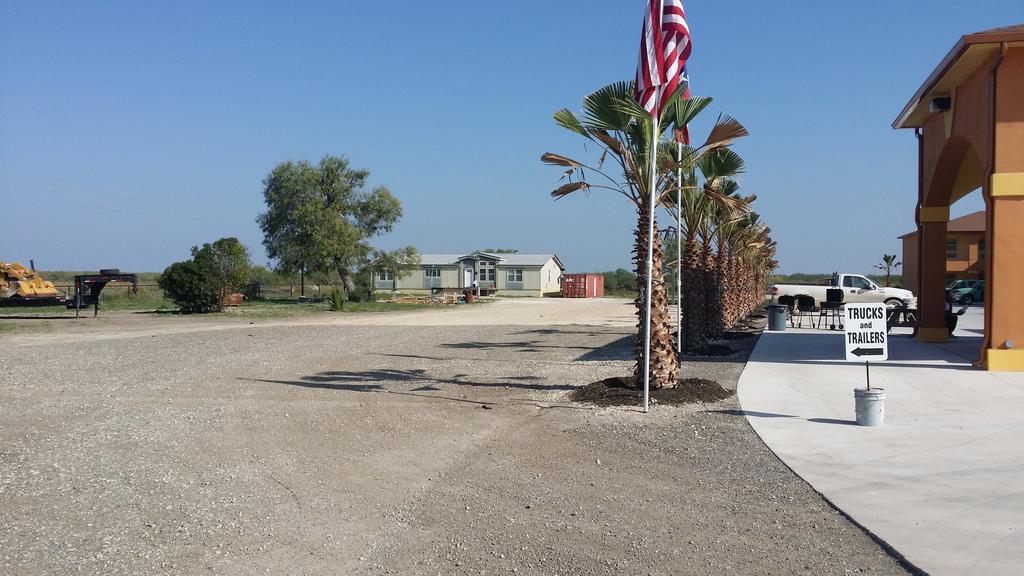 Texan Inn And Suites Tilden エクステリア 写真